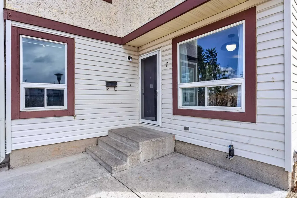 75 Templemont Way NE Calgary AB T1Y 5K8