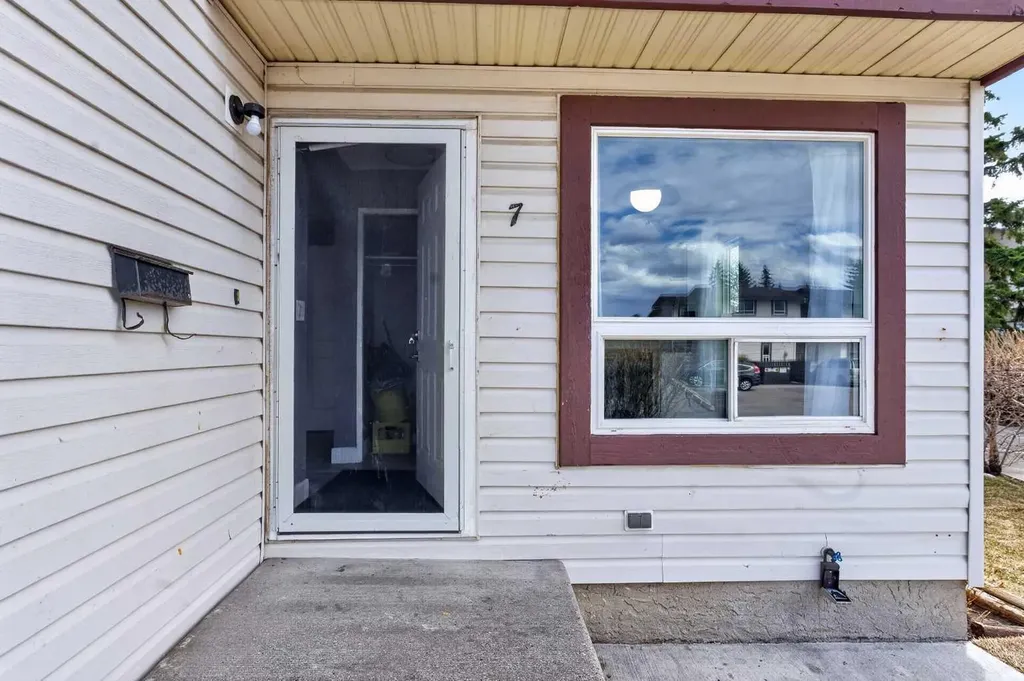 75 Templemont Way NE Calgary AB T1Y 5K8