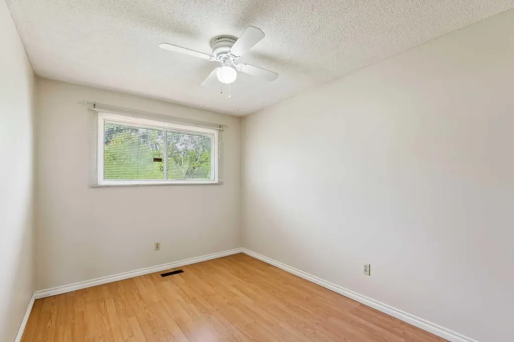 7833 Hunterquay Road NW Calgary AB T2K 4V1