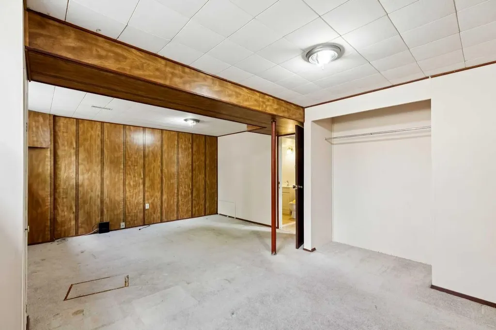 7833 Hunterquay Road NW Calgary AB T2K 4V1