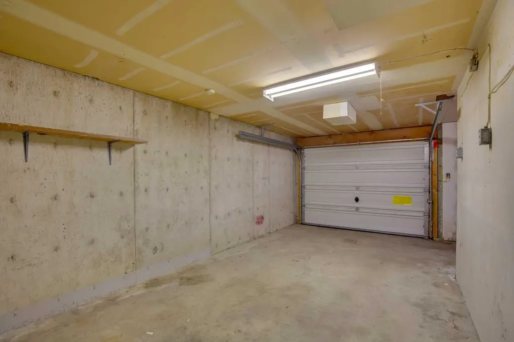 7833 Hunterquay Road NW Calgary AB T2K 4V1