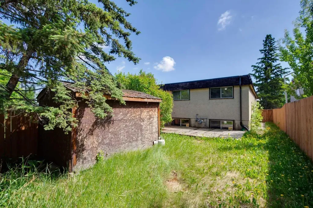 7833 Hunterquay Road NW Calgary AB T2K 4V1