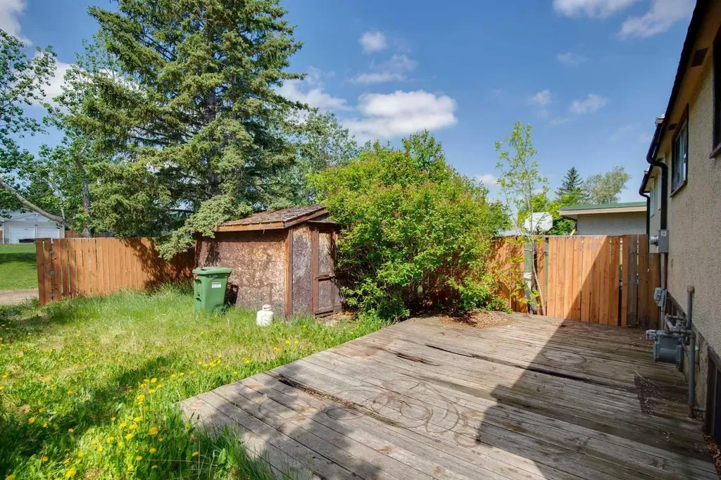 7833 Hunterquay Road NW Calgary AB T2K 4V1