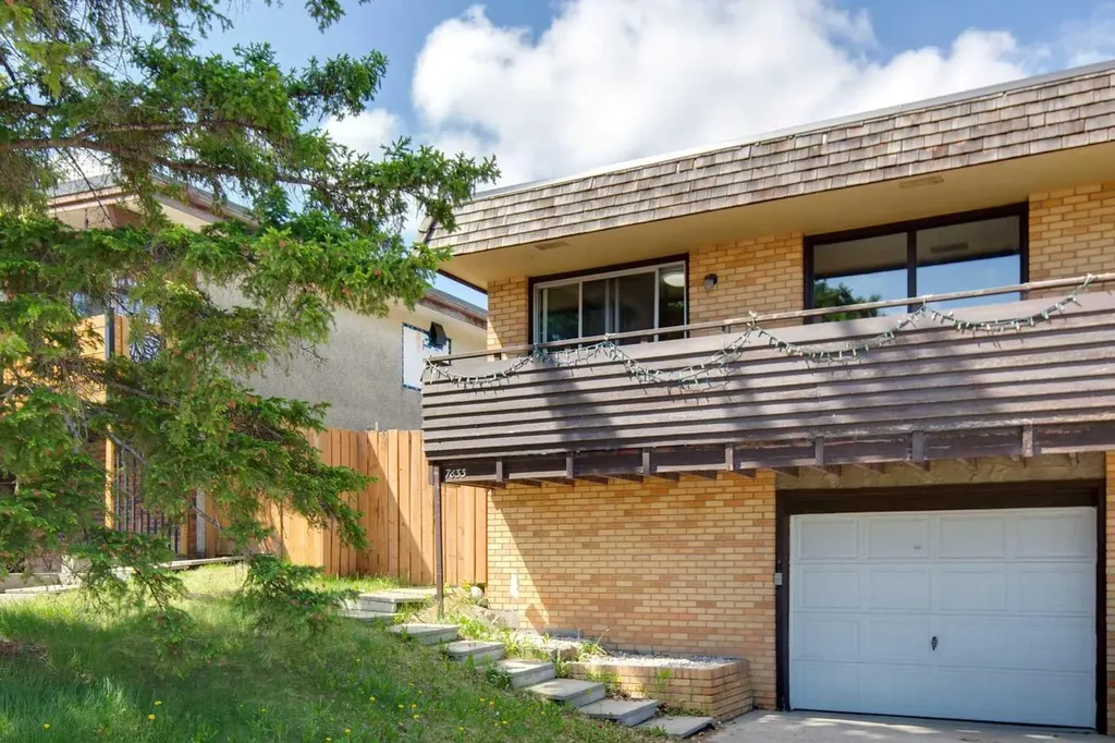 7833 Hunterquay Road NW Calgary AB T2K 4V1