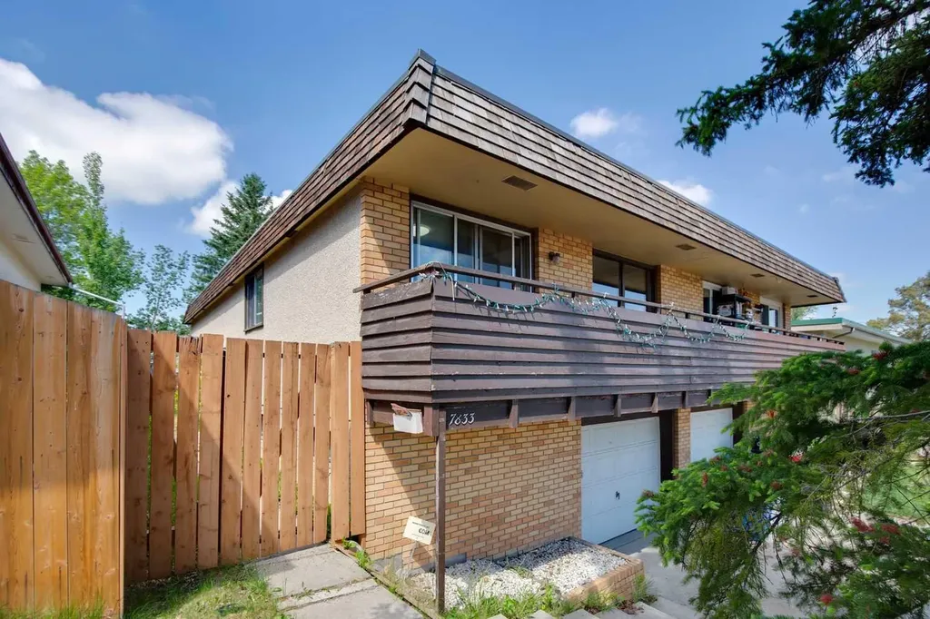 7833 Hunterquay Road NW Calgary AB T2K 4V1