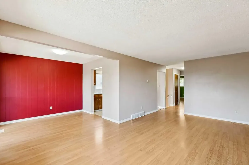 7833 Hunterquay Road NW Calgary AB T2K 4V1