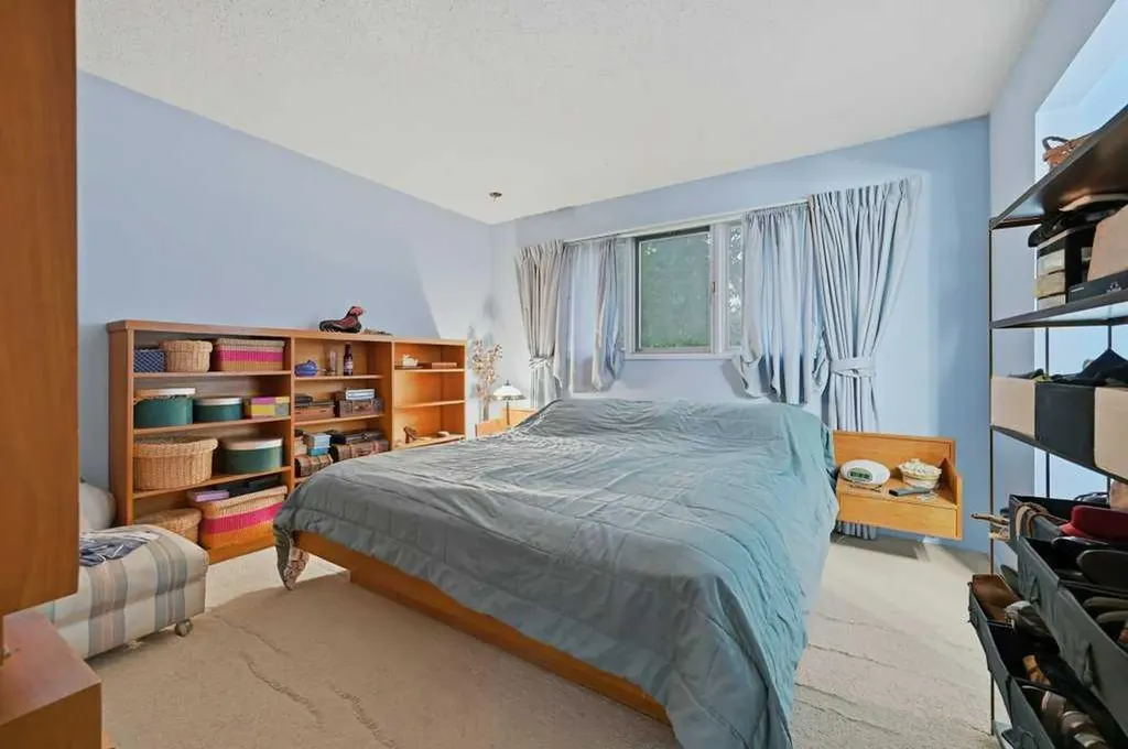 9824 19 Street SW Calgary AB T2V 4C3
