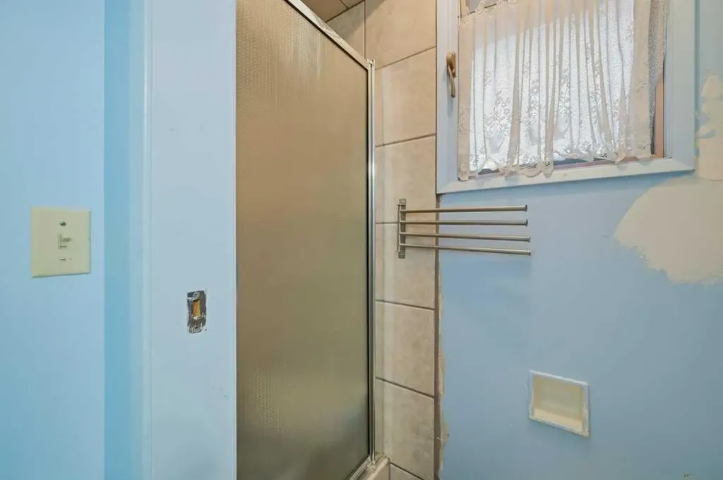9824 19 Street SW Calgary AB T2V 4C3