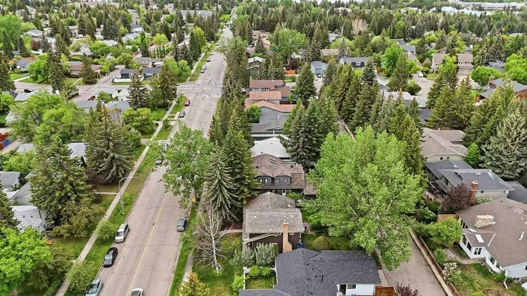 9824 19 Street SW Calgary AB T2V 4C3