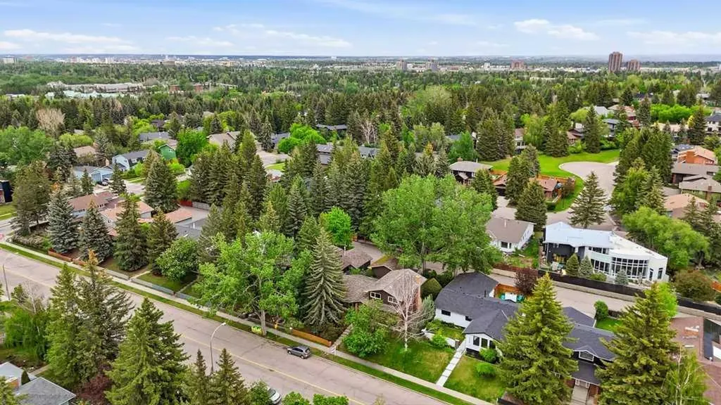 9824 19 Street SW Calgary AB T2V 4C3