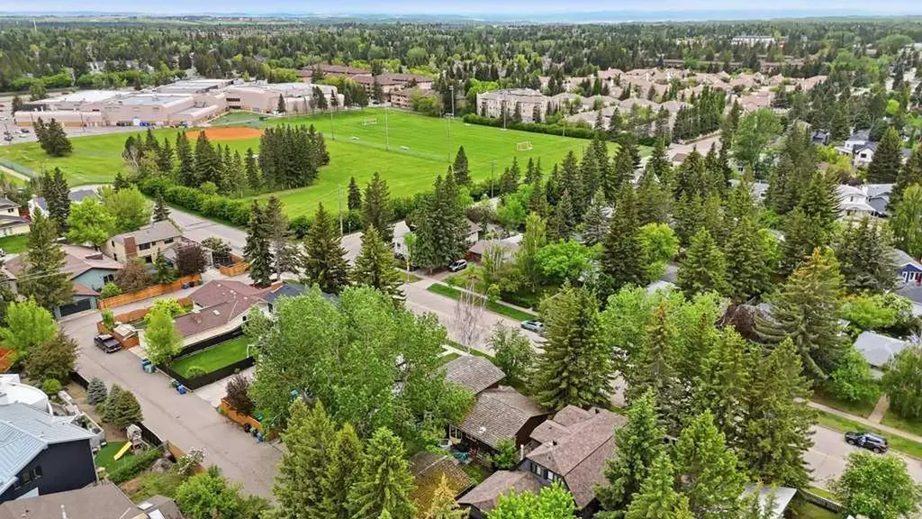 9824 19 Street SW Calgary AB T2V 4C3