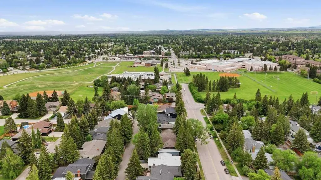 9824 19 Street SW Calgary AB T2V 4C3