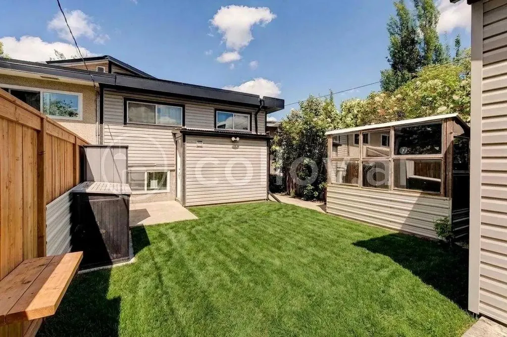 7417 35th Avenue NW Calgary AB T3B1T4