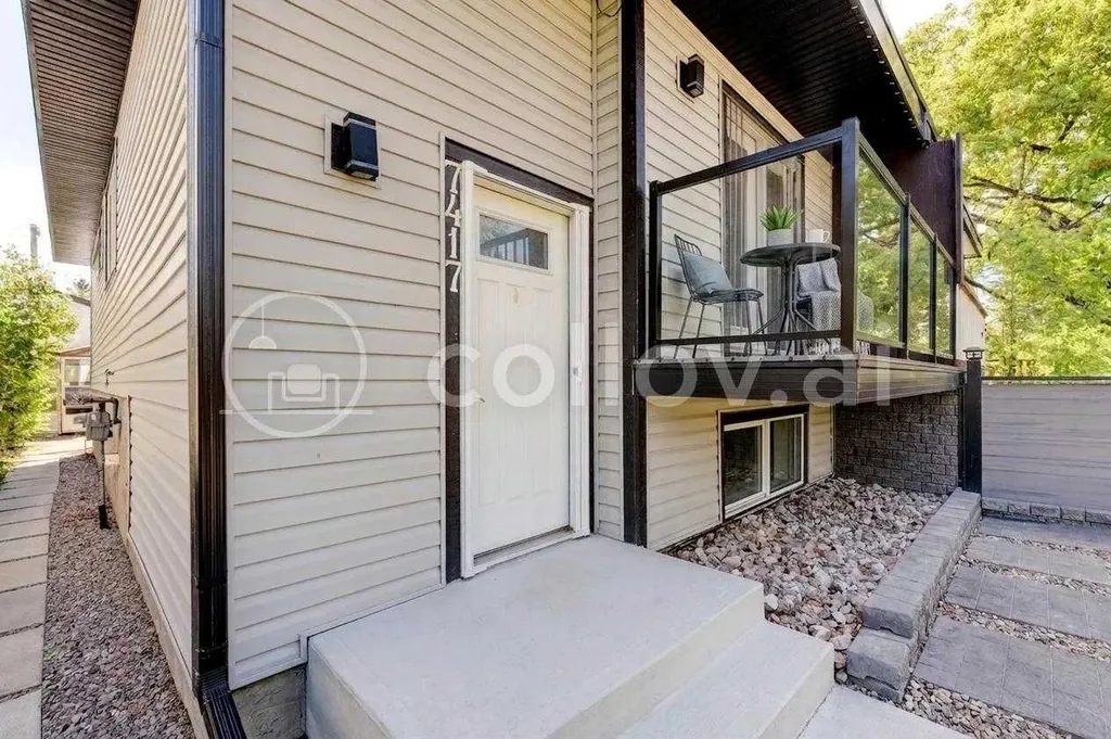 7417 35th Avenue NW Calgary AB T3B1T4
