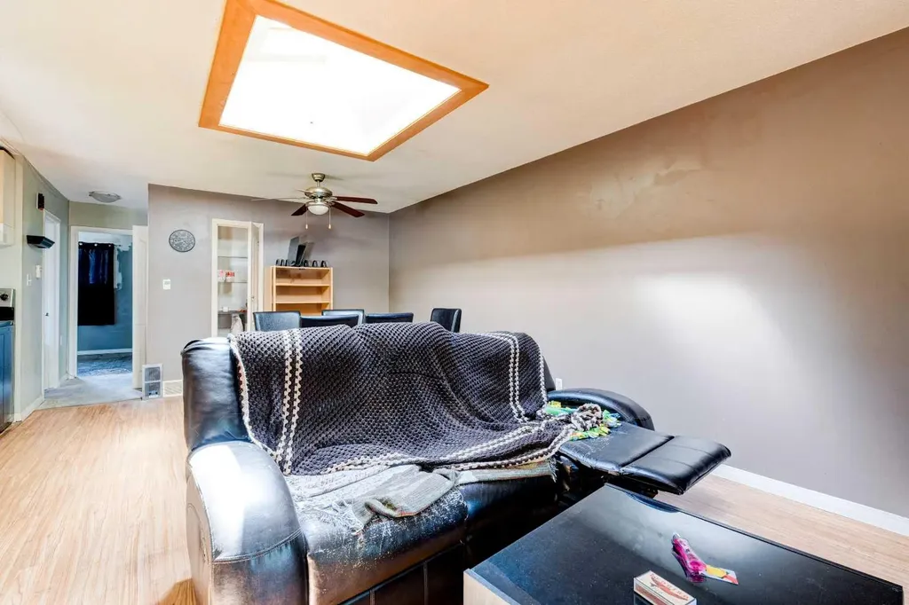 7417 35th Avenue NW Calgary AB T3B1T4