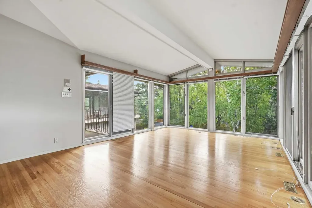 72 Massey Place SW Calgary AB T2V 2G8