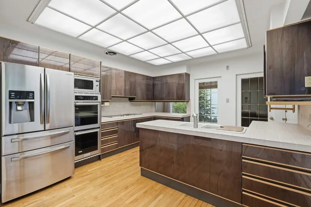 72 Massey Place SW Calgary AB T2V 2G8