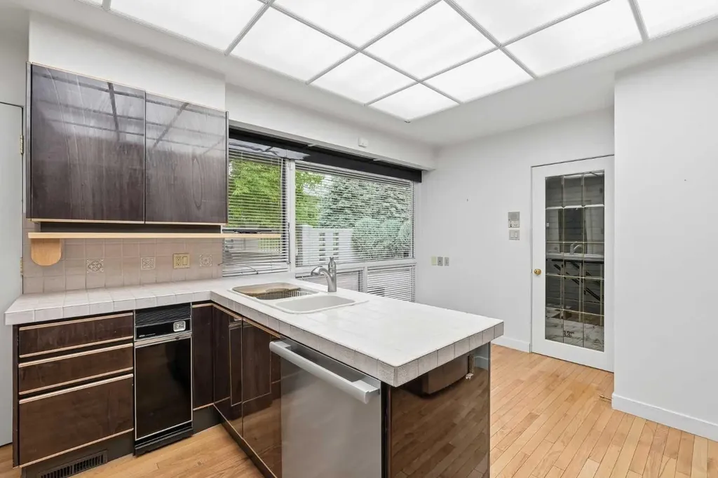 72 Massey Place SW Calgary AB T2V 2G8