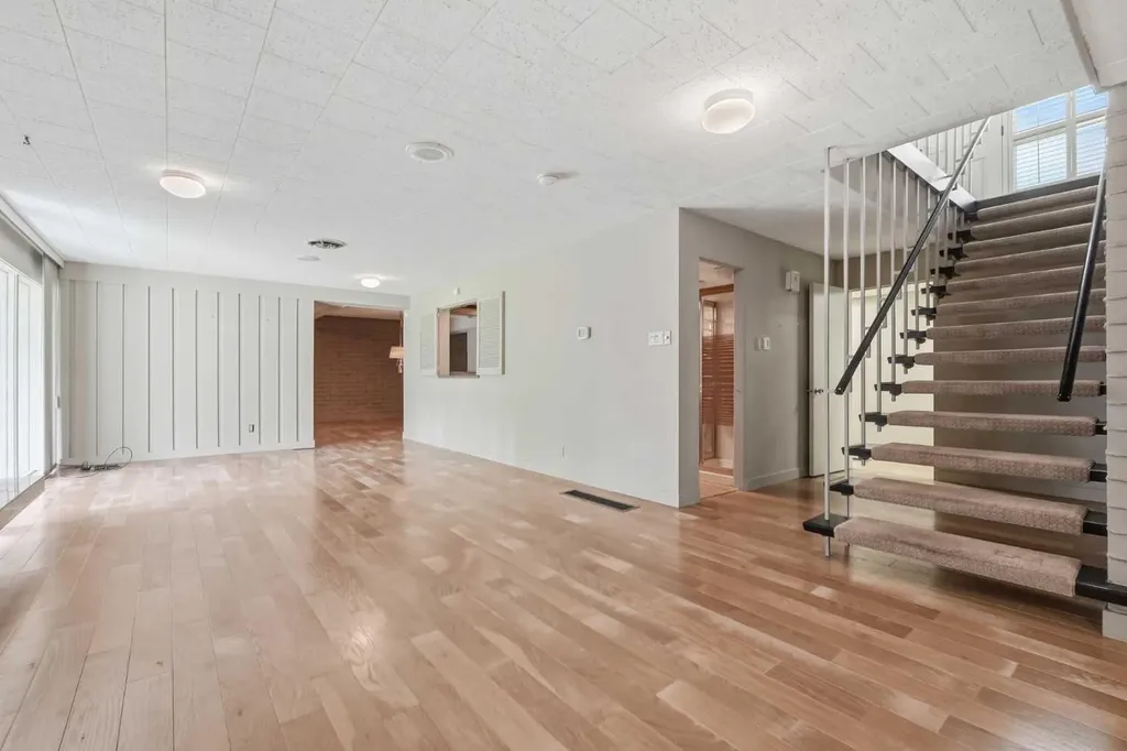 72 Massey Place SW Calgary AB T2V 2G8