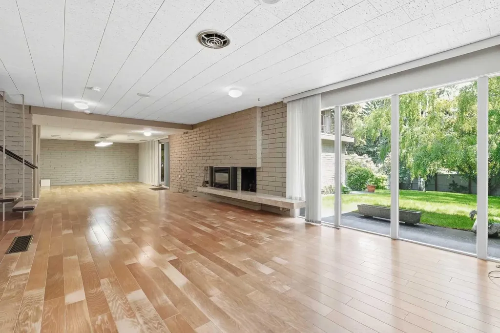 72 Massey Place SW Calgary AB T2V 2G8