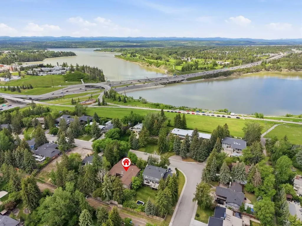 72 Massey Place SW Calgary AB T2V 2G8