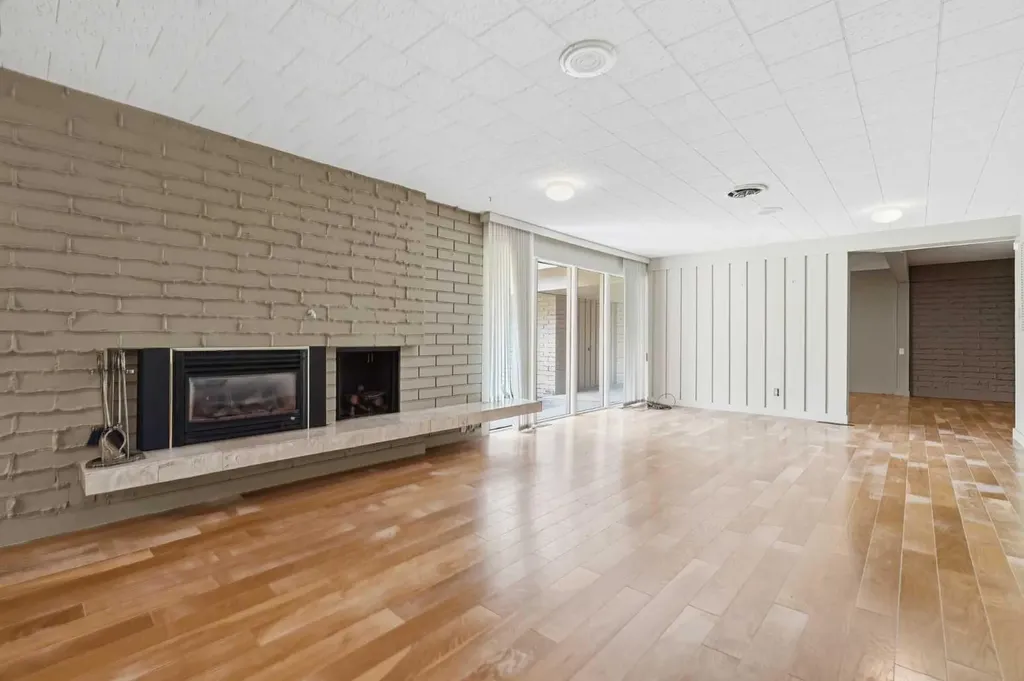 72 Massey Place SW Calgary AB T2V 2G8
