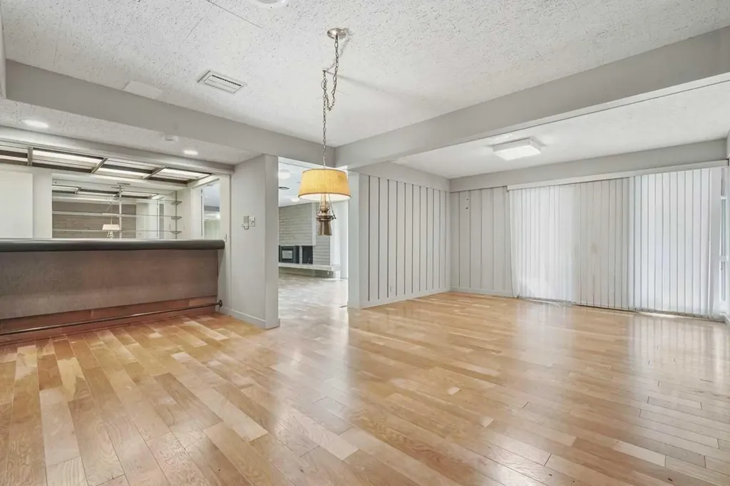 72 Massey Place SW Calgary AB T2V 2G8