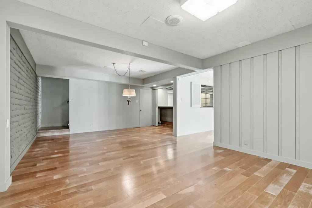 72 Massey Place SW Calgary AB T2V 2G8