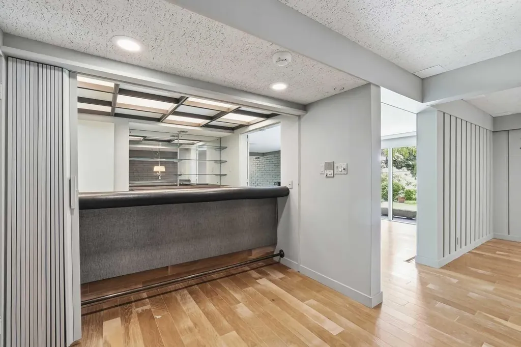 72 Massey Place SW Calgary AB T2V 2G8