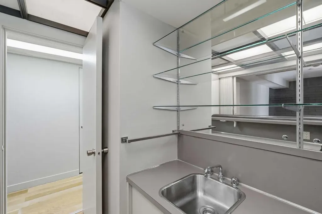 72 Massey Place SW Calgary AB T2V 2G8