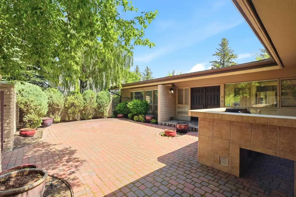 72 Massey Place SW Calgary AB T2V 2G8