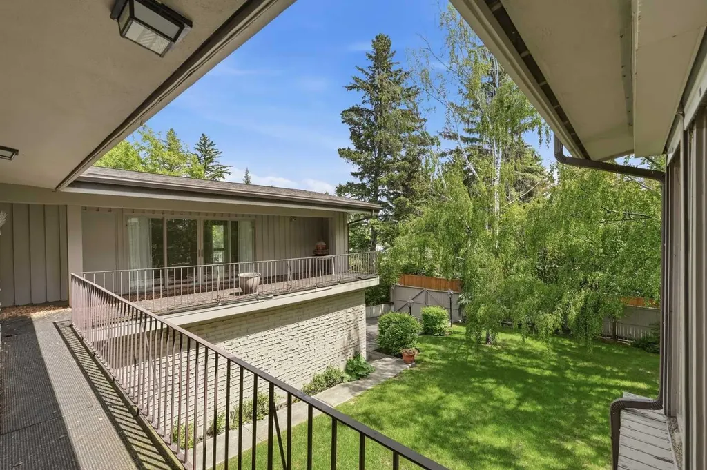 72 Massey Place SW Calgary AB T2V 2G8