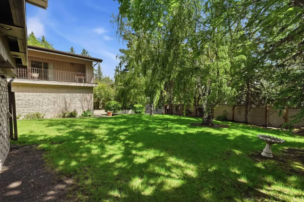 72 Massey Place SW Calgary AB T2V 2G8