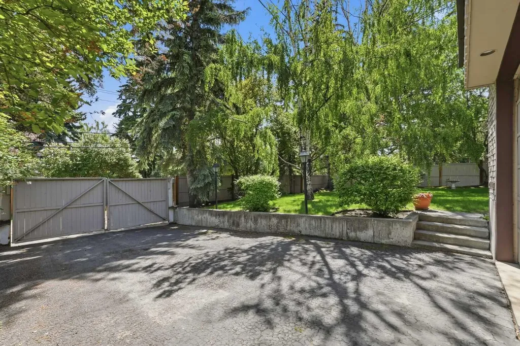 72 Massey Place SW Calgary AB T2V 2G8