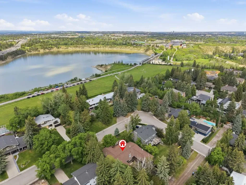 72 Massey Place SW Calgary AB T2V 2G8