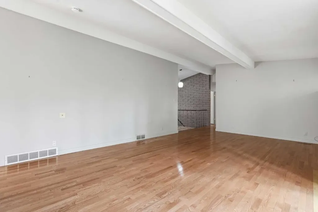 72 Massey Place SW Calgary AB T2V 2G8