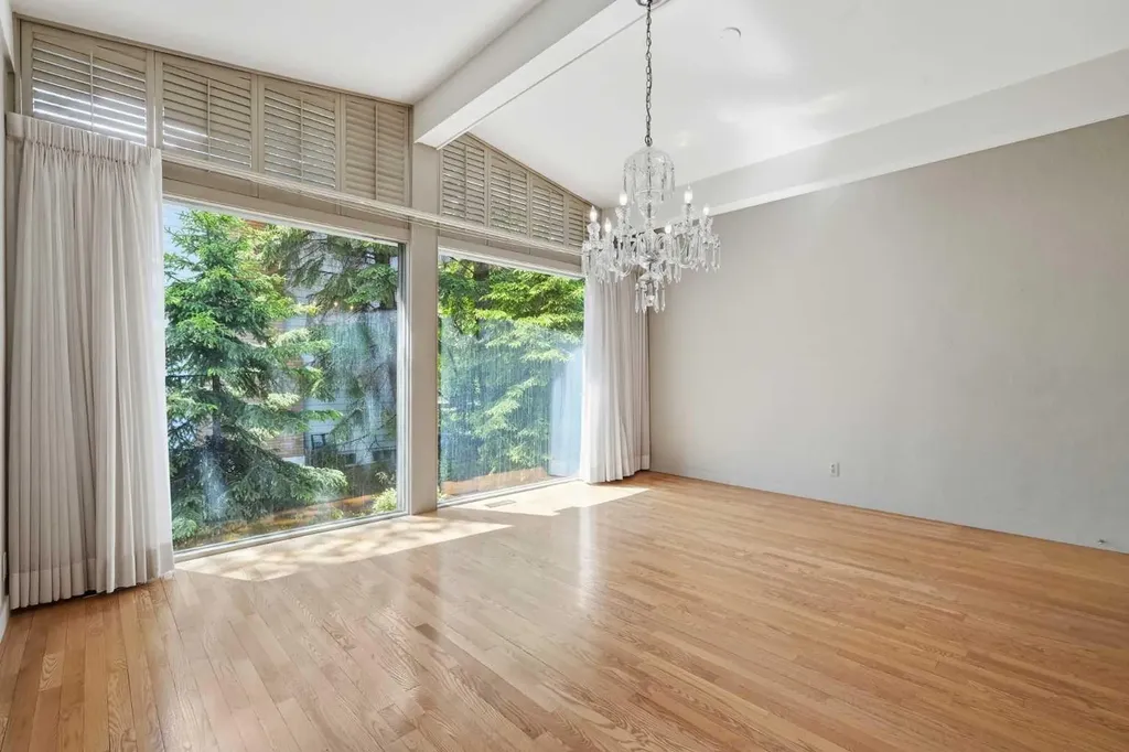 72 Massey Place SW Calgary AB T2V 2G8