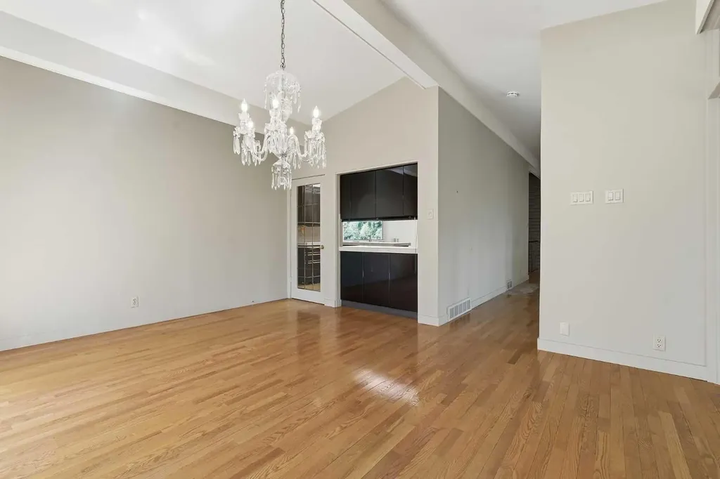 72 Massey Place SW Calgary AB T2V 2G8