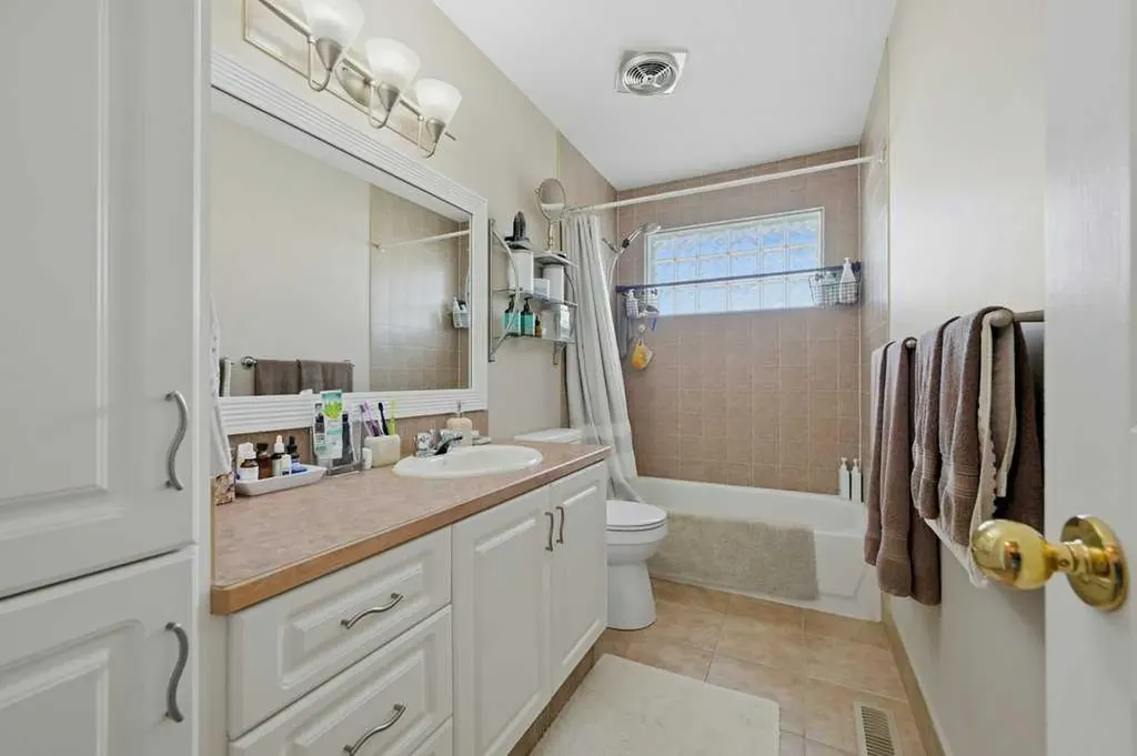 7115 Huntercrest Road NW Calgary AB T2K 4J9