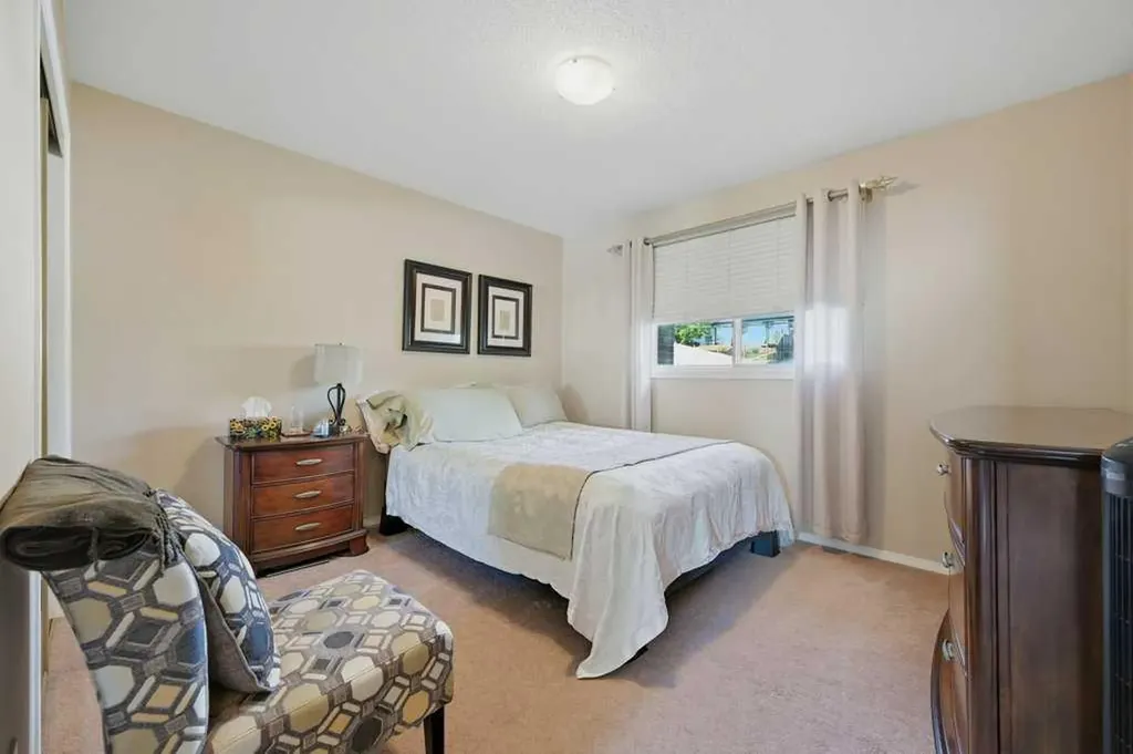 7115 Huntercrest Road NW Calgary AB T2K 4J9
