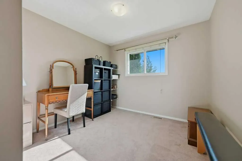 7115 Huntercrest Road NW Calgary AB T2K 4J9