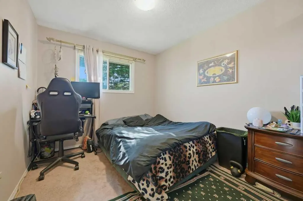 7115 Huntercrest Road NW Calgary AB T2K 4J9