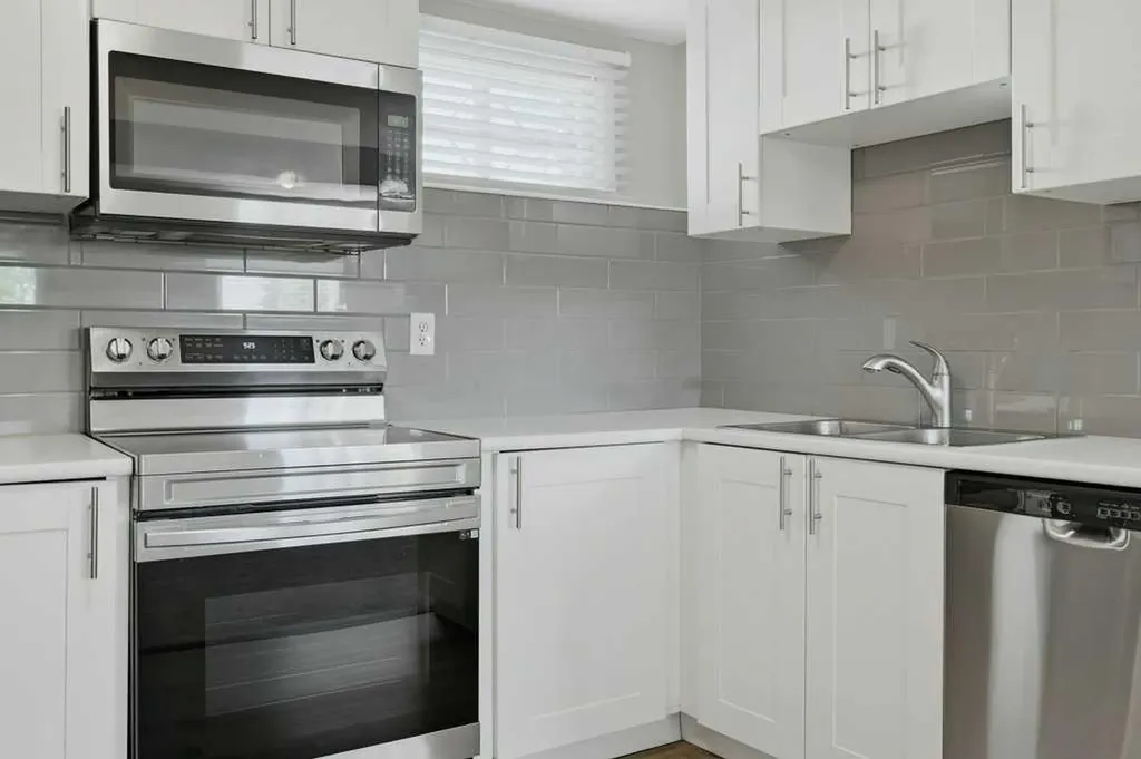 7115 Huntercrest Road NW Calgary AB T2K 4J9