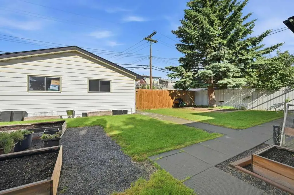 7115 Huntercrest Road NW Calgary AB T2K 4J9
