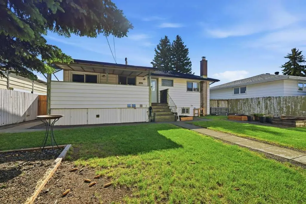 7115 Huntercrest Road NW Calgary AB T2K 4J9
