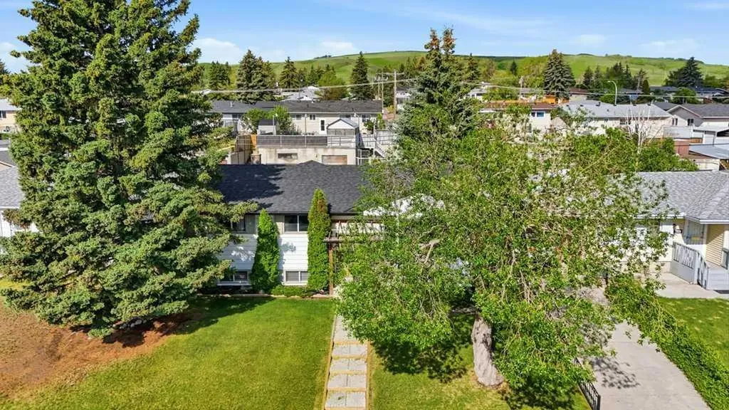7115 Huntercrest Road NW Calgary AB T2K 4J9