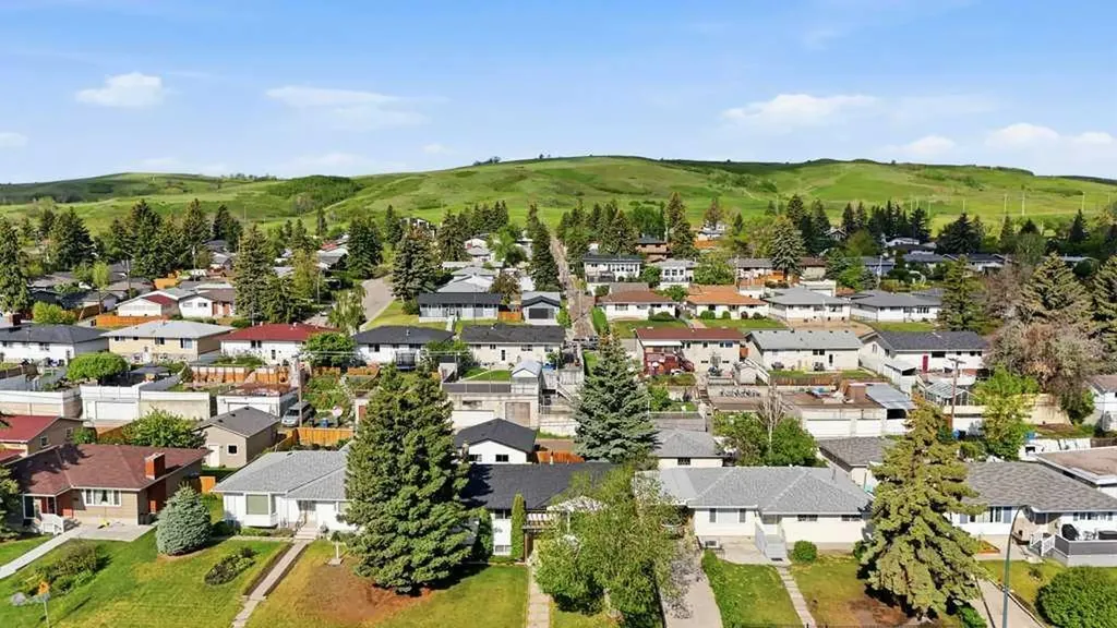7115 Huntercrest Road NW Calgary AB T2K 4J9