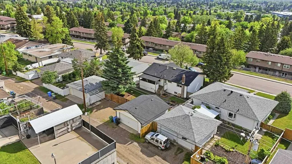 7115 Huntercrest Road NW Calgary AB T2K 4J9