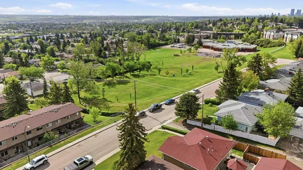 7115 Huntercrest Road NW Calgary AB T2K 4J9