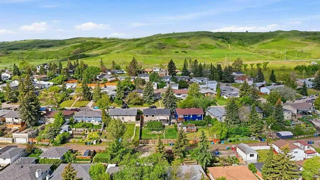 7115 Huntercrest Road NW Calgary AB T2K 4J9